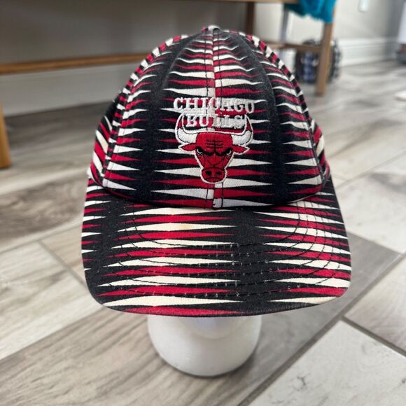 Vintage Chicago Bulls Snapback Hat Starter Bob Lanter Red Black White USA Made - Picture 2 of 10